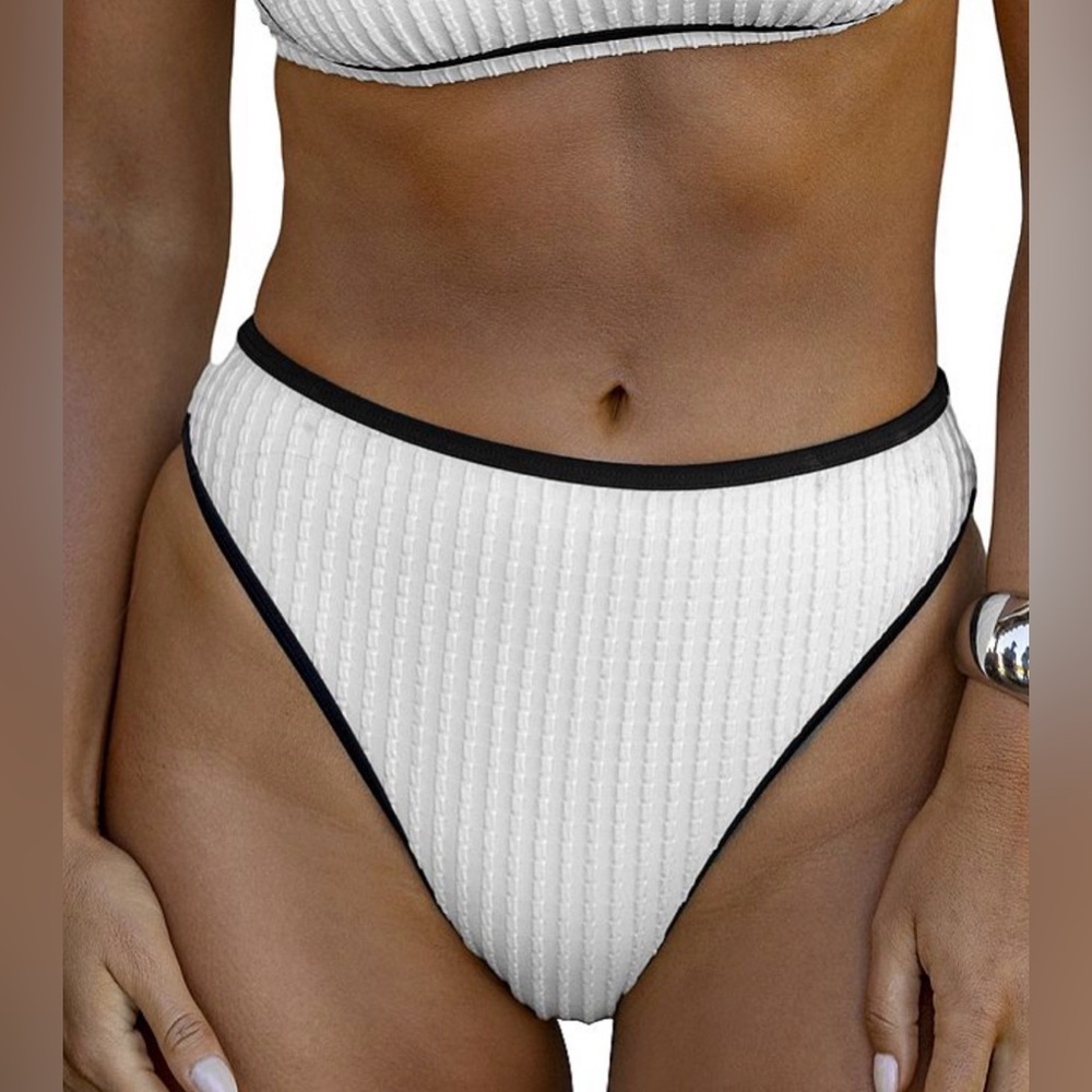 Cupshe White Ribbed High-Cut Bikini Bottom with Black Trim- Size XL New